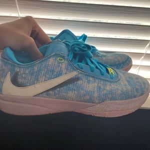 Lebron James 20’ size 11